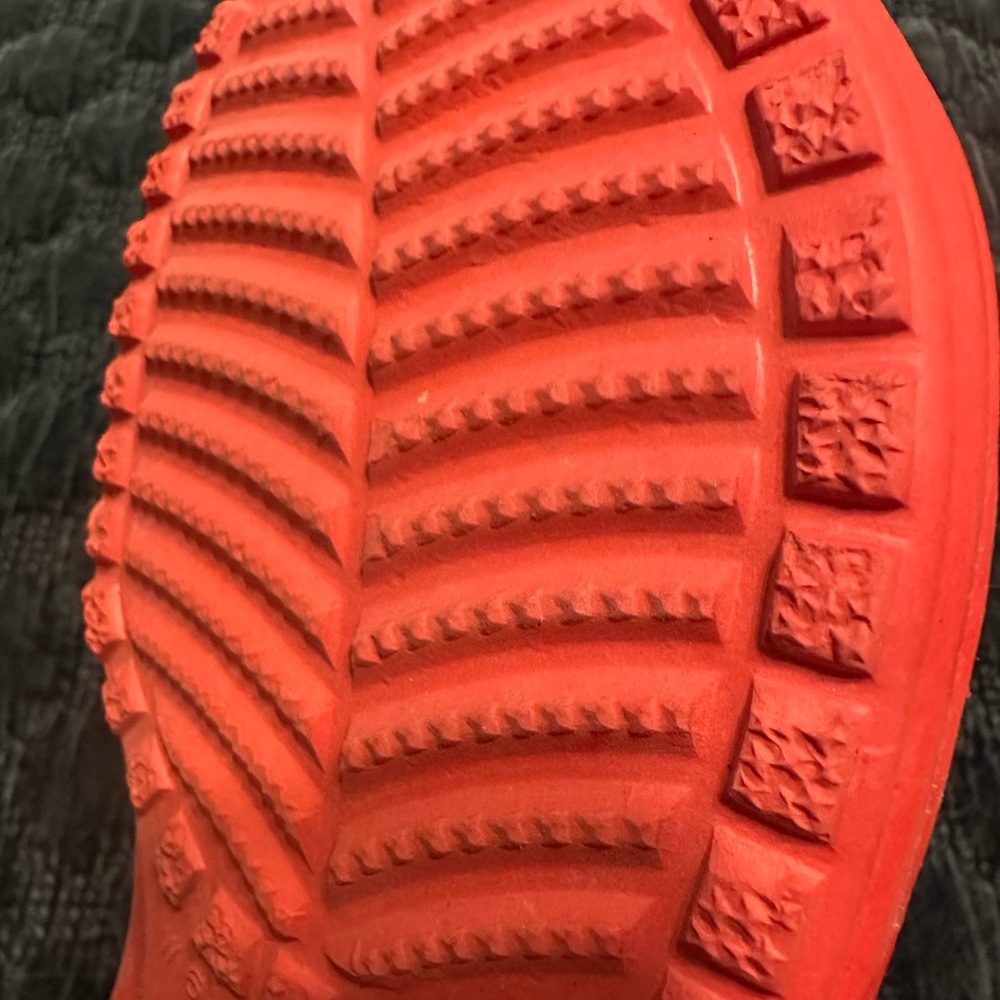 Red crocs - Picture 12 of 14